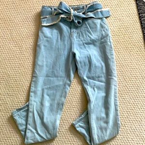 Jeans light washed with belt